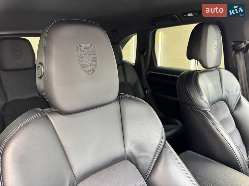 Внедорожник / Кроссовер Porsche Cayenne 2016 в Киеве