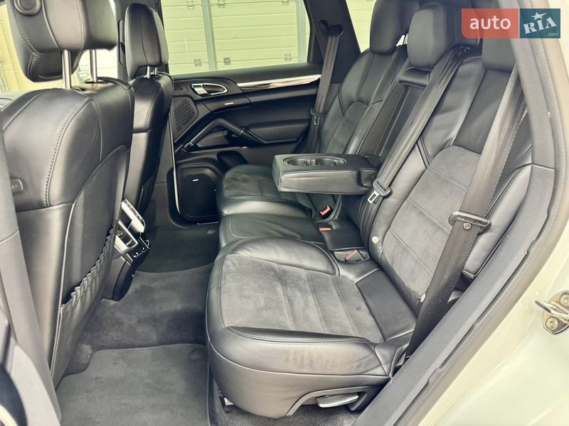 Внедорожник / Кроссовер Porsche Cayenne 2016 в Киеве