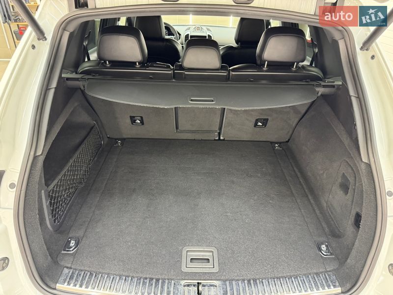 Внедорожник / Кроссовер Porsche Cayenne 2016 в Киеве