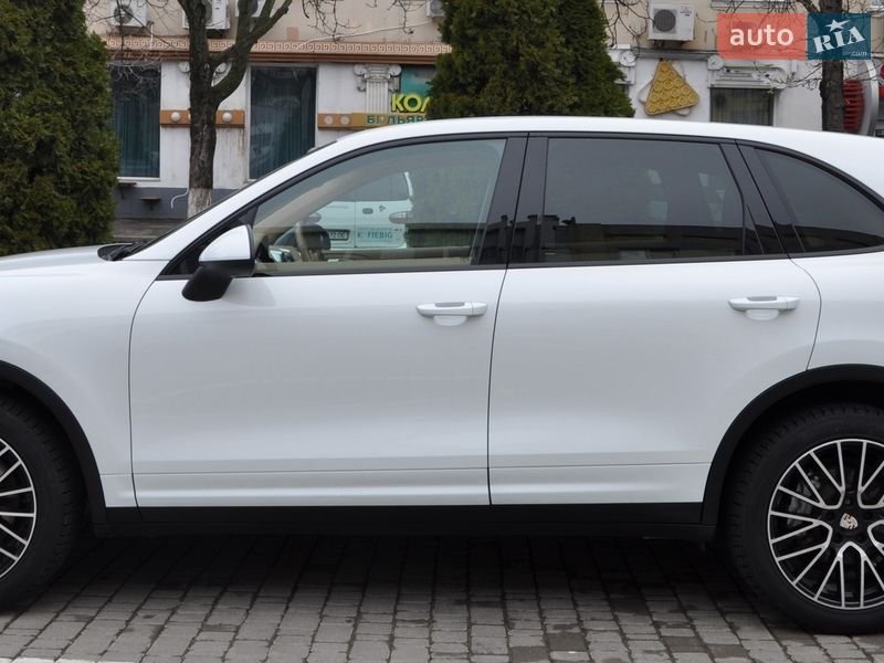 Позашляховик / Кросовер Porsche Cayenne 2012 в Одесі