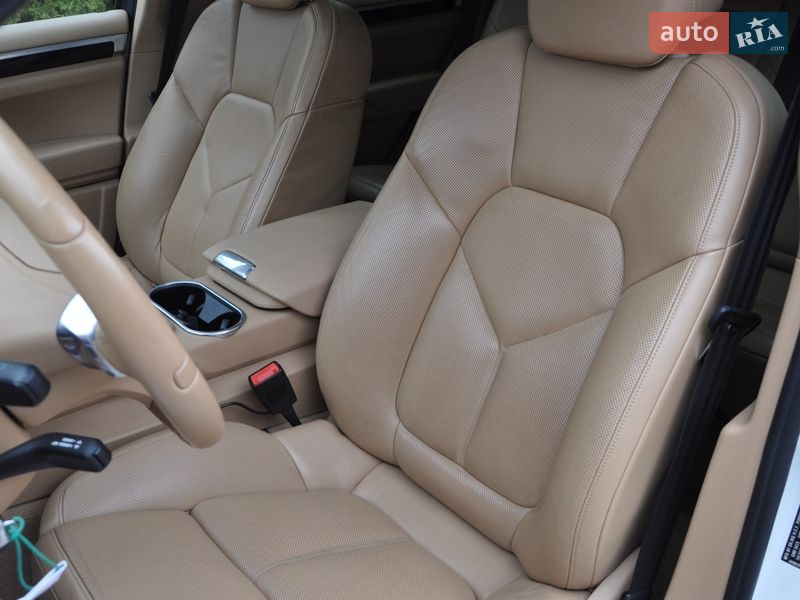 Позашляховик / Кросовер Porsche Cayenne 2012 в Одесі