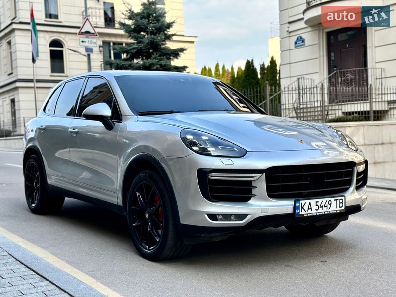 Позашляховик / Кросовер Porsche Cayenne 2015 в Києві