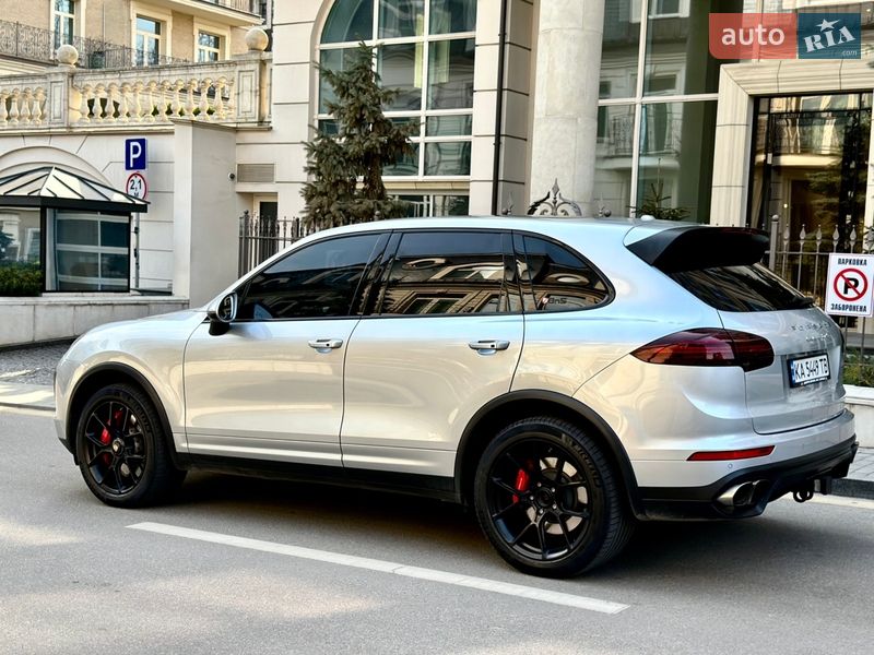 Позашляховик / Кросовер Porsche Cayenne 2015 в Києві