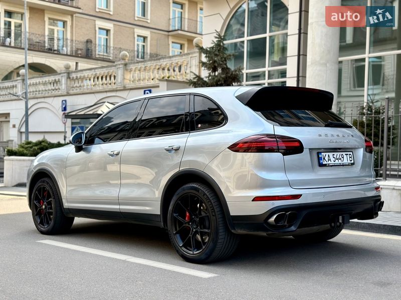 Позашляховик / Кросовер Porsche Cayenne 2015 в Києві