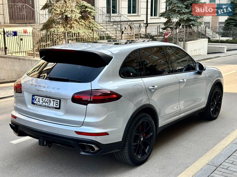 Позашляховик / Кросовер Porsche Cayenne 2015 в Києві
