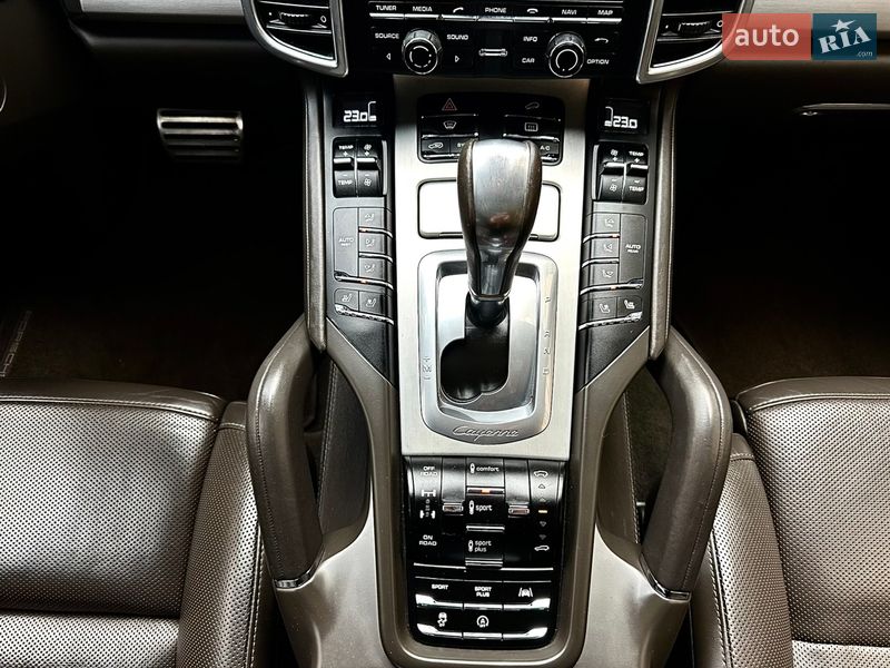 Позашляховик / Кросовер Porsche Cayenne 2015 в Києві