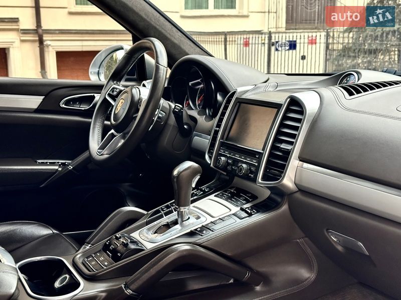 Позашляховик / Кросовер Porsche Cayenne 2015 в Києві