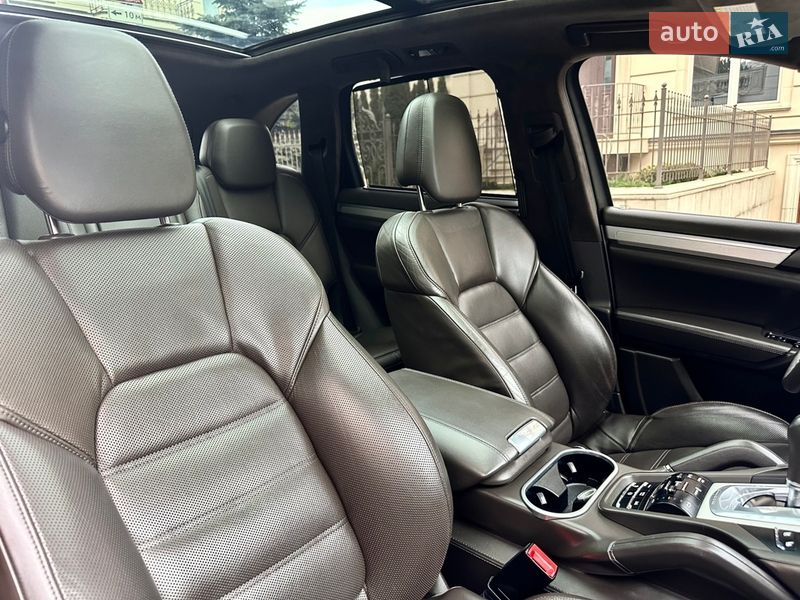 Позашляховик / Кросовер Porsche Cayenne 2015 в Києві