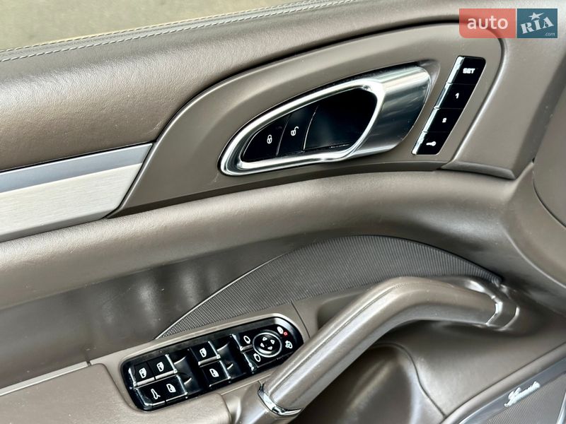 Позашляховик / Кросовер Porsche Cayenne 2015 в Києві