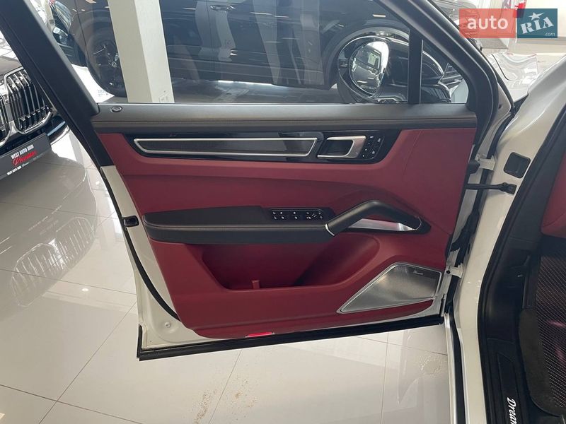 Позашляховик / Кросовер Porsche Cayenne 2019 в Києві