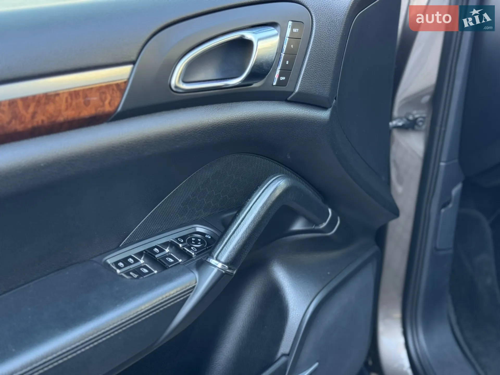 2011 Porsche Cayenne - мініатюра 28
