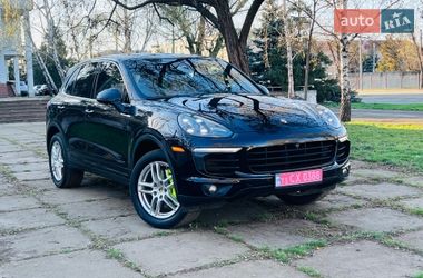 Внедорожник / Кроссовер Porsche Cayenne 2015 в Киеве
