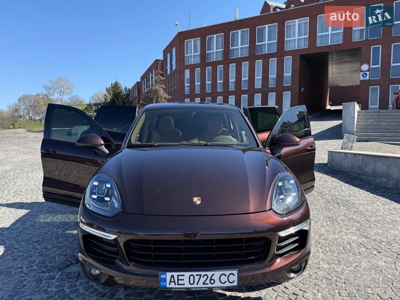 Позашляховик / Кросовер Porsche Cayenne 2016 в Дніпрі