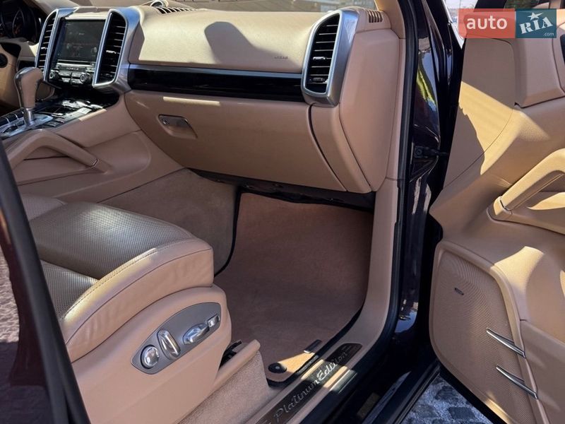 Позашляховик / Кросовер Porsche Cayenne 2016 в Дніпрі