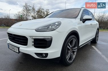 Внедорожник / Кроссовер Porsche Cayenne 2015 в Киеве