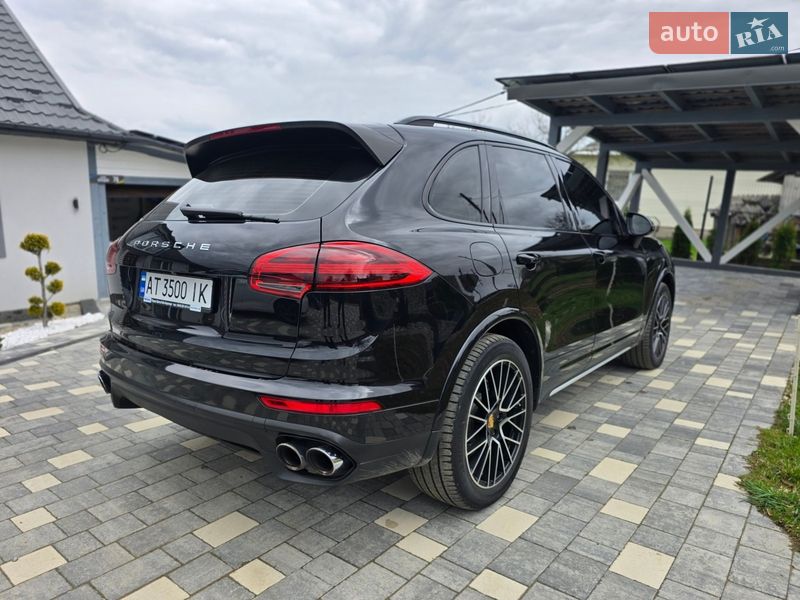 Позашляховик / Кросовер Porsche Cayenne 2015 в Косові
