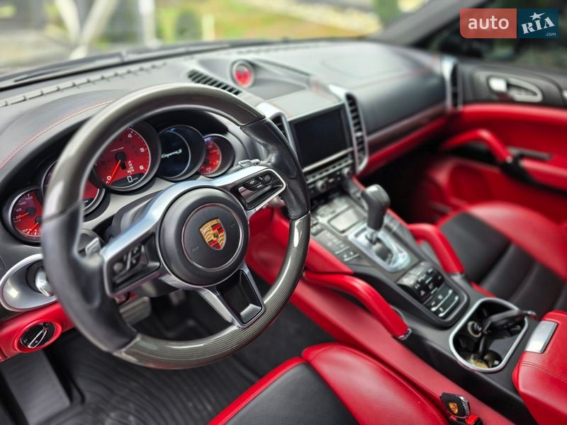 Позашляховик / Кросовер Porsche Cayenne 2015 в Косові