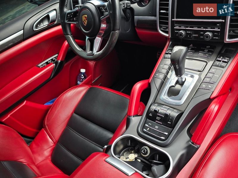 Позашляховик / Кросовер Porsche Cayenne 2015 в Косові