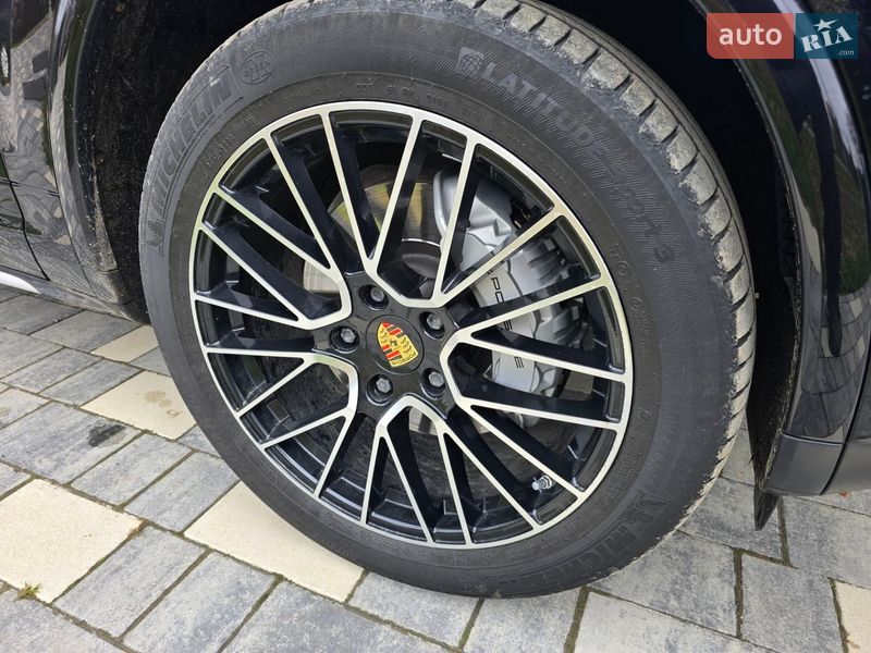 Позашляховик / Кросовер Porsche Cayenne 2015 в Косові