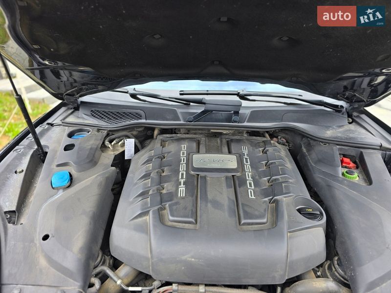 Позашляховик / Кросовер Porsche Cayenne 2015 в Косові