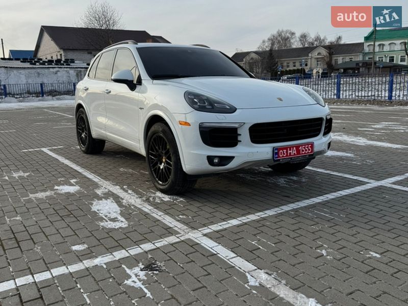 Позашляховик / Кросовер Porsche Cayenne 2017 в Нововолинську