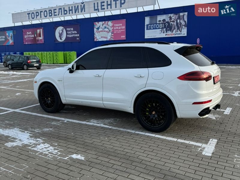 Позашляховик / Кросовер Porsche Cayenne 2017 в Нововолинську