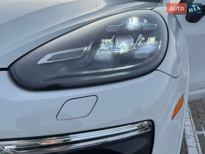 Позашляховик / Кросовер Porsche Cayenne 2017 в Нововолинську