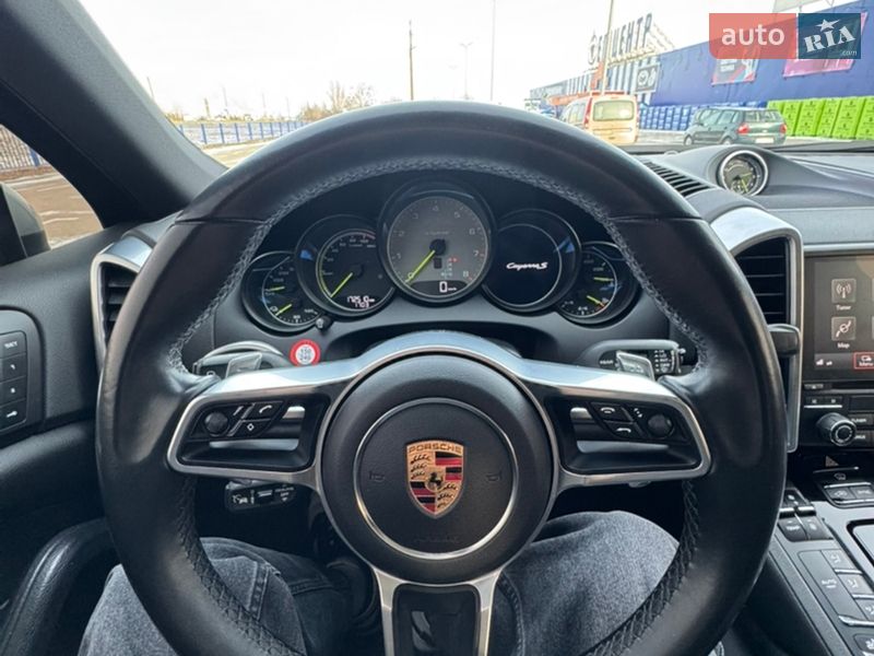 Позашляховик / Кросовер Porsche Cayenne 2017 в Нововолинську