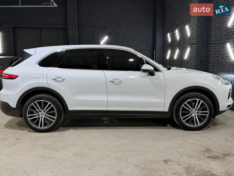 Внедорожник / Кроссовер Porsche Cayenne 2017 в Киеве фото 18 Внедорожник / Кроссовер Porsche Cayenne 2017 в Киеве