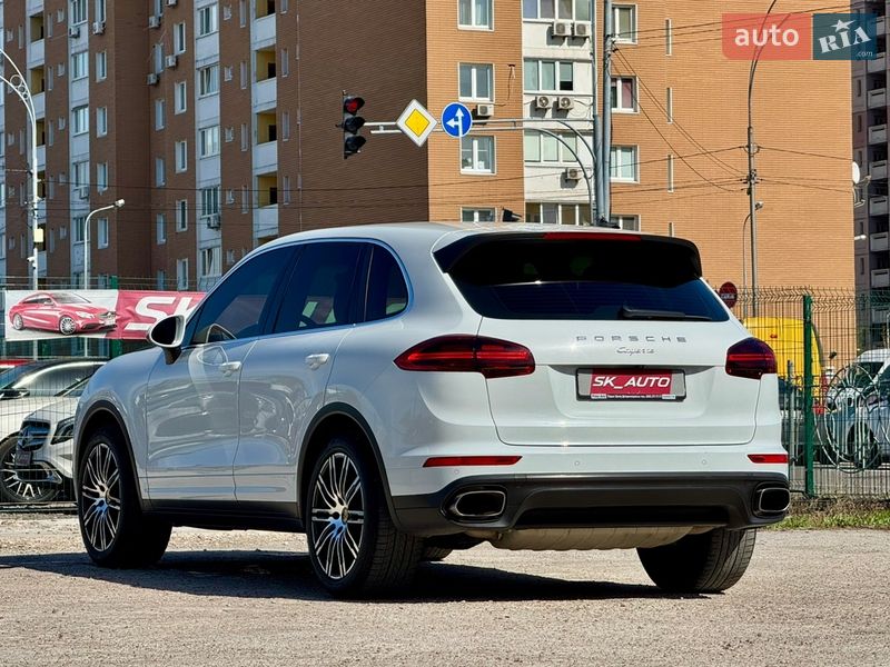 Внедорожник / Кроссовер Porsche Cayenne 2016 в Киеве