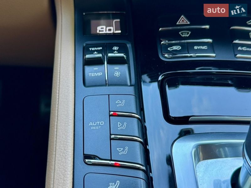 Внедорожник / Кроссовер Porsche Cayenne 2016 в Киеве