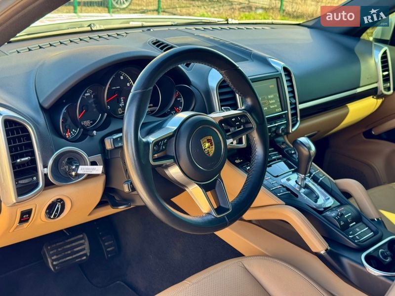 Внедорожник / Кроссовер Porsche Cayenne 2016 в Киеве