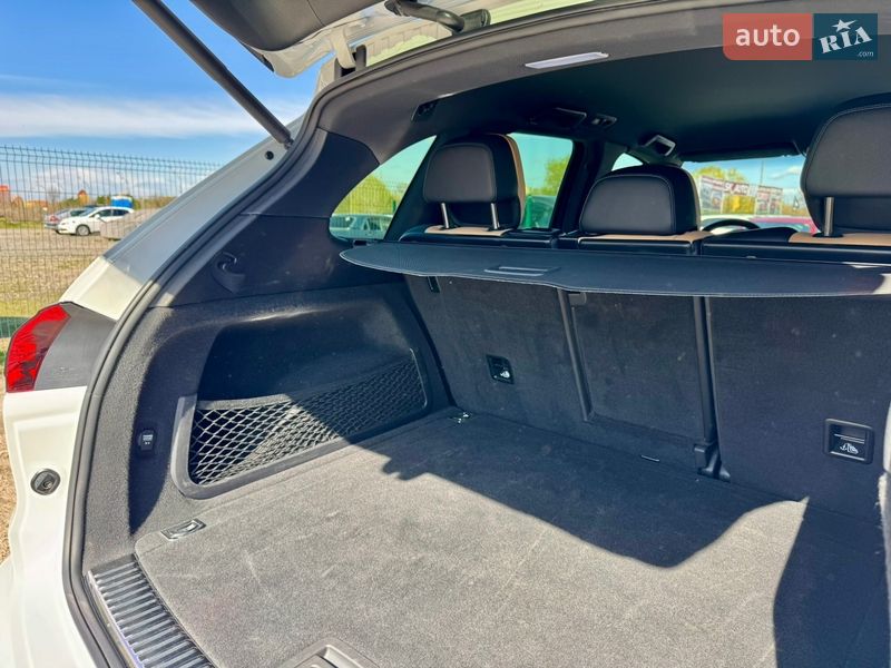 Внедорожник / Кроссовер Porsche Cayenne 2016 в Киеве