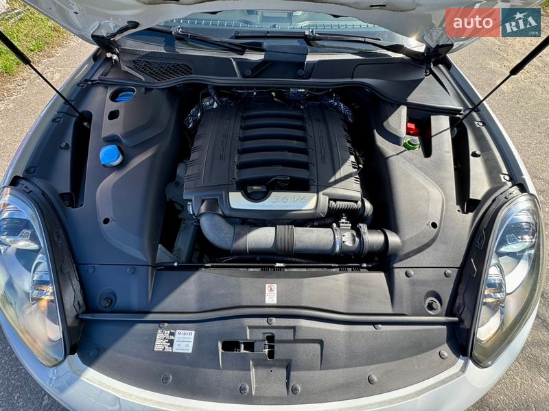 Внедорожник / Кроссовер Porsche Cayenne 2016 в Киеве