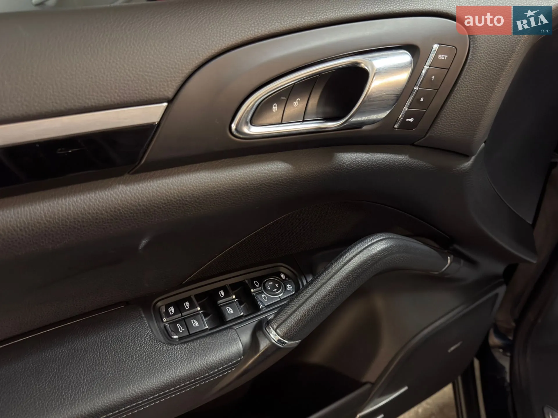 2016 Porsche Cayenne - мініатюра 23