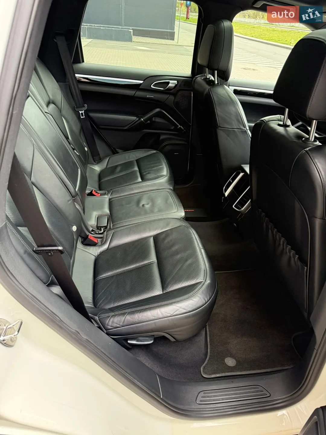 2011 Porsche Cayenne - мініатюра 18
