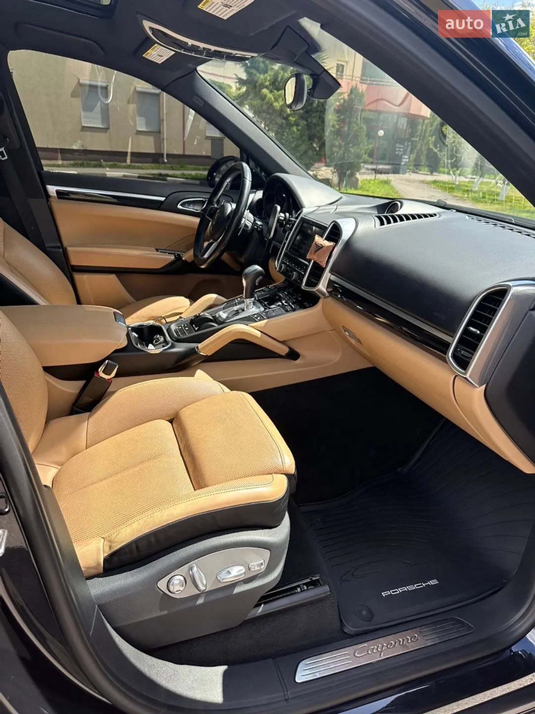 2015 Porsche Cayenne - мініатюра 16