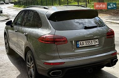 Внедорожник / Кроссовер Porsche Cayenne 2015 в Киеве