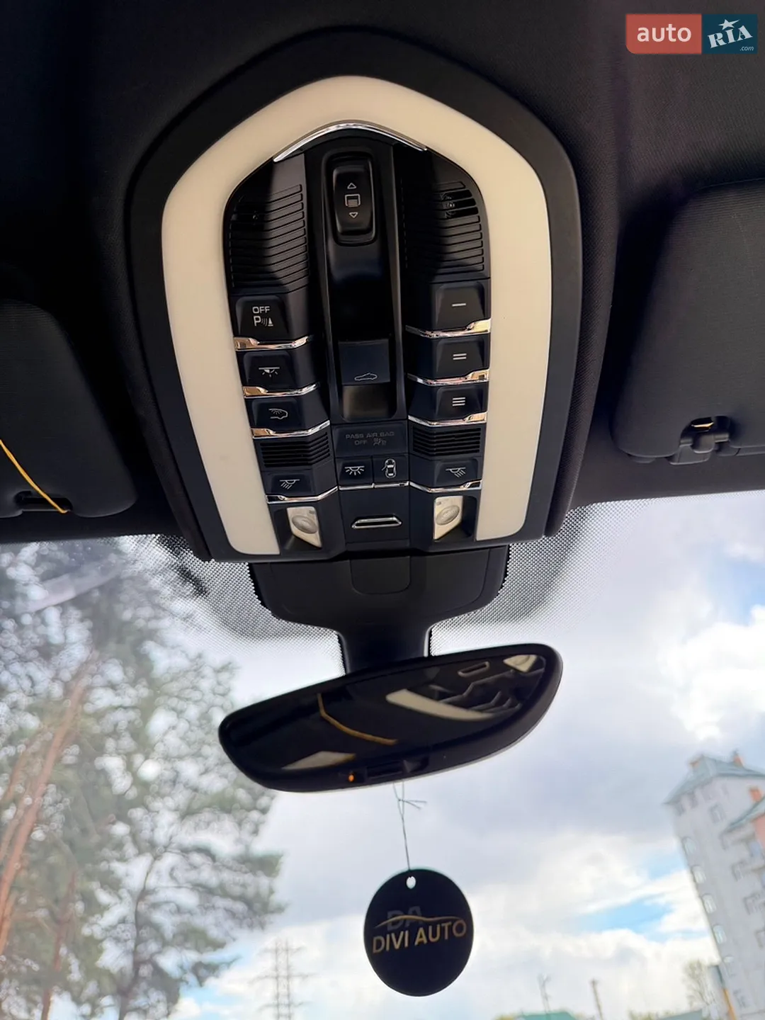 2015 Porsche Cayenne - мініатюра 27