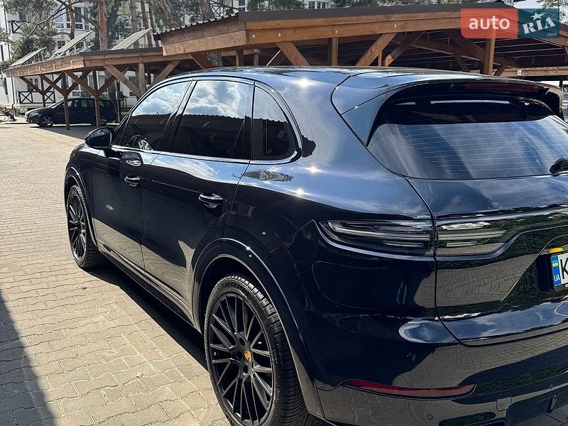 Внедорожник / Кроссовер Porsche Cayenne 2021 в Киеве