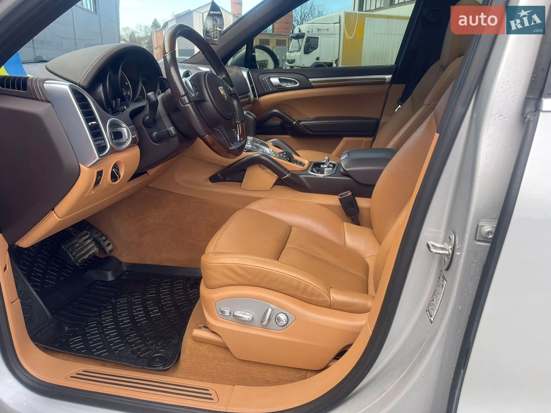 2013 Porsche Cayenne - мініатюра 28