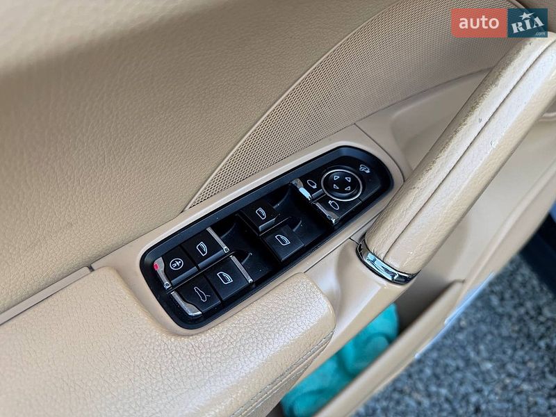 Внедорожник / Кроссовер Porsche Cayenne 2013 в Хмельницком