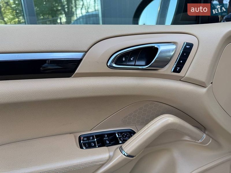 Внедорожник / Кроссовер Porsche Cayenne 2013 в Хмельницком