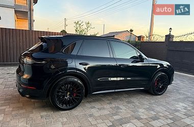 Внедорожник / Кроссовер Porsche Cayenne 2021 в Киеве