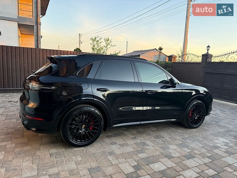 Внедорожник / Кроссовер Porsche Cayenne 2021 в Киеве