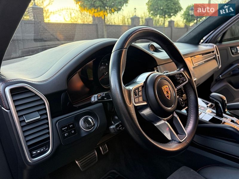 Внедорожник / Кроссовер Porsche Cayenne 2021 в Киеве