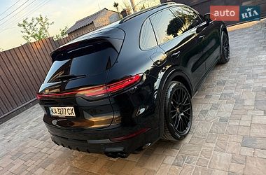 Внедорожник / Кроссовер Porsche Cayenne 2021 в Киеве