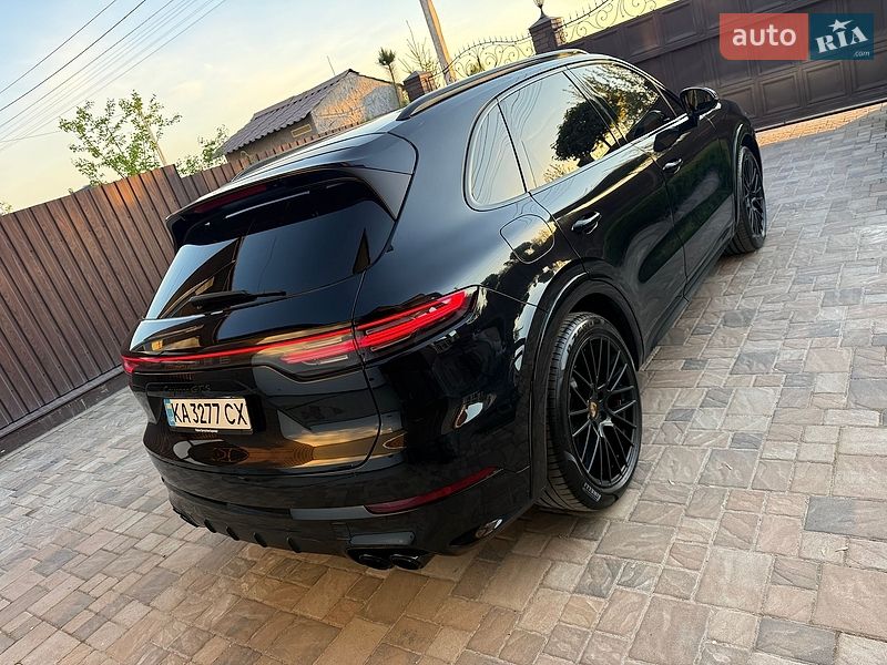 Внедорожник / Кроссовер Porsche Cayenne 2021 в Киеве