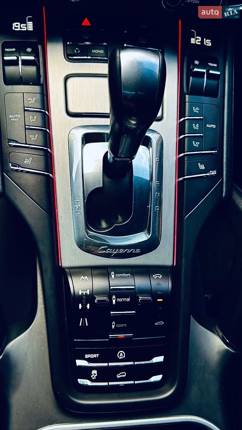 2010 Porsche Cayenne - мініатюра 151