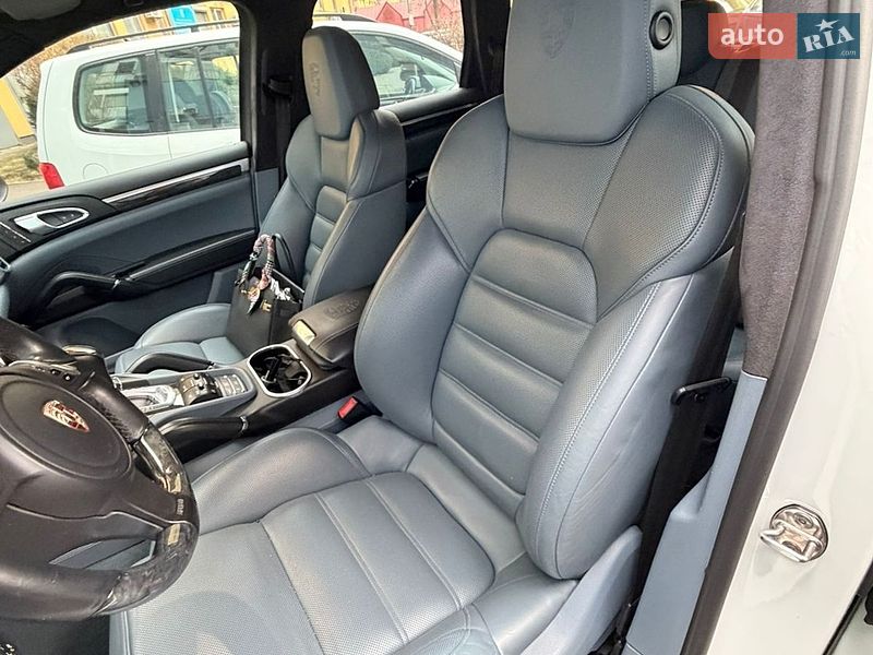 Внедорожник / Кроссовер Porsche Cayenne 2012 в Киеве